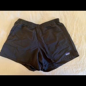 Patagonia women’s baggies 5 inch in black